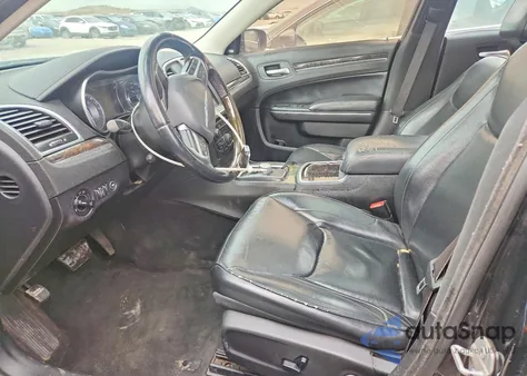 2016 Chrysler 300C z USA, uszkodzony, nr VIN 2C3CCAKGXGH235682